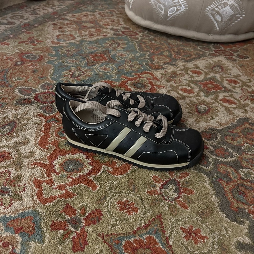 Vintage Steve Madden Sneakers